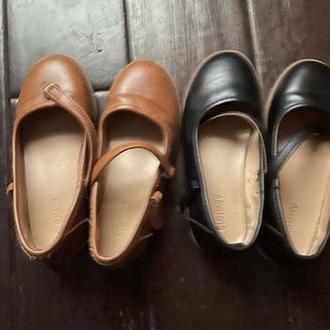 Set of girls tan and black shoes